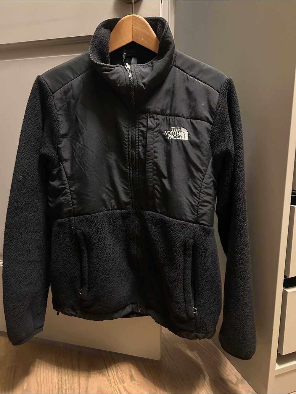 The North Face Men’s Black Lightweight Fleece Jacket